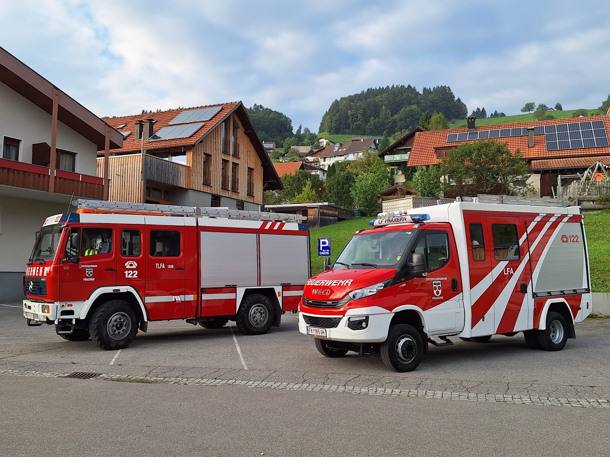 TLFA 1500 und Löschfahrzeug Fraxern im Ortskern